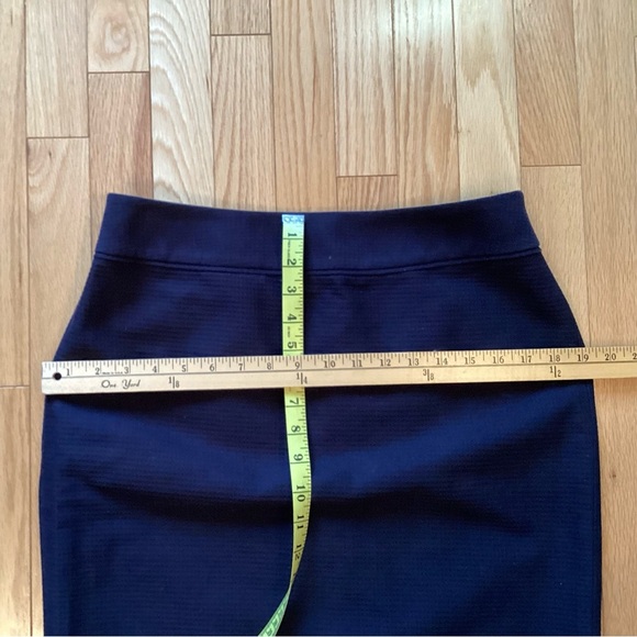 Brooks Brothers 2-piece suit, Navy Blue, jacket 10, skirt 10 petite - Picture 10 of 12